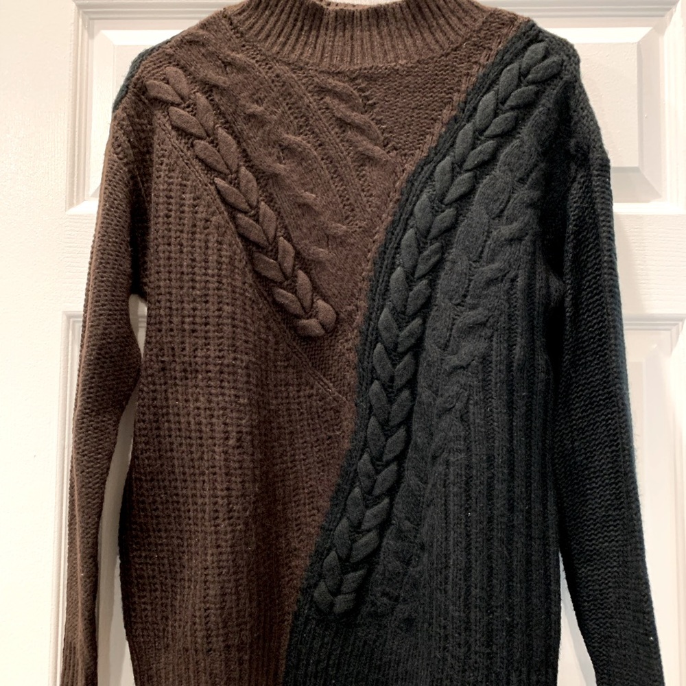 Brand New- Simply Vera Sweater Brown & Black braided front, size Small